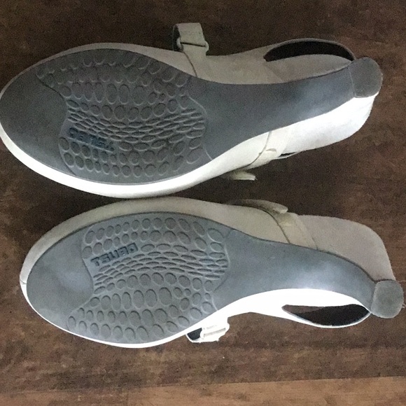 Size 7.5 off white Tsubo shoes - Picture 3 of 4